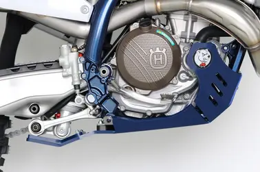 Screenshot 2024-11-04 at 10-37-56 Sabot Husqvarna FC250 _ FC350 _ FX350 - 2023 - avec protection de biellette - Bleu.webp